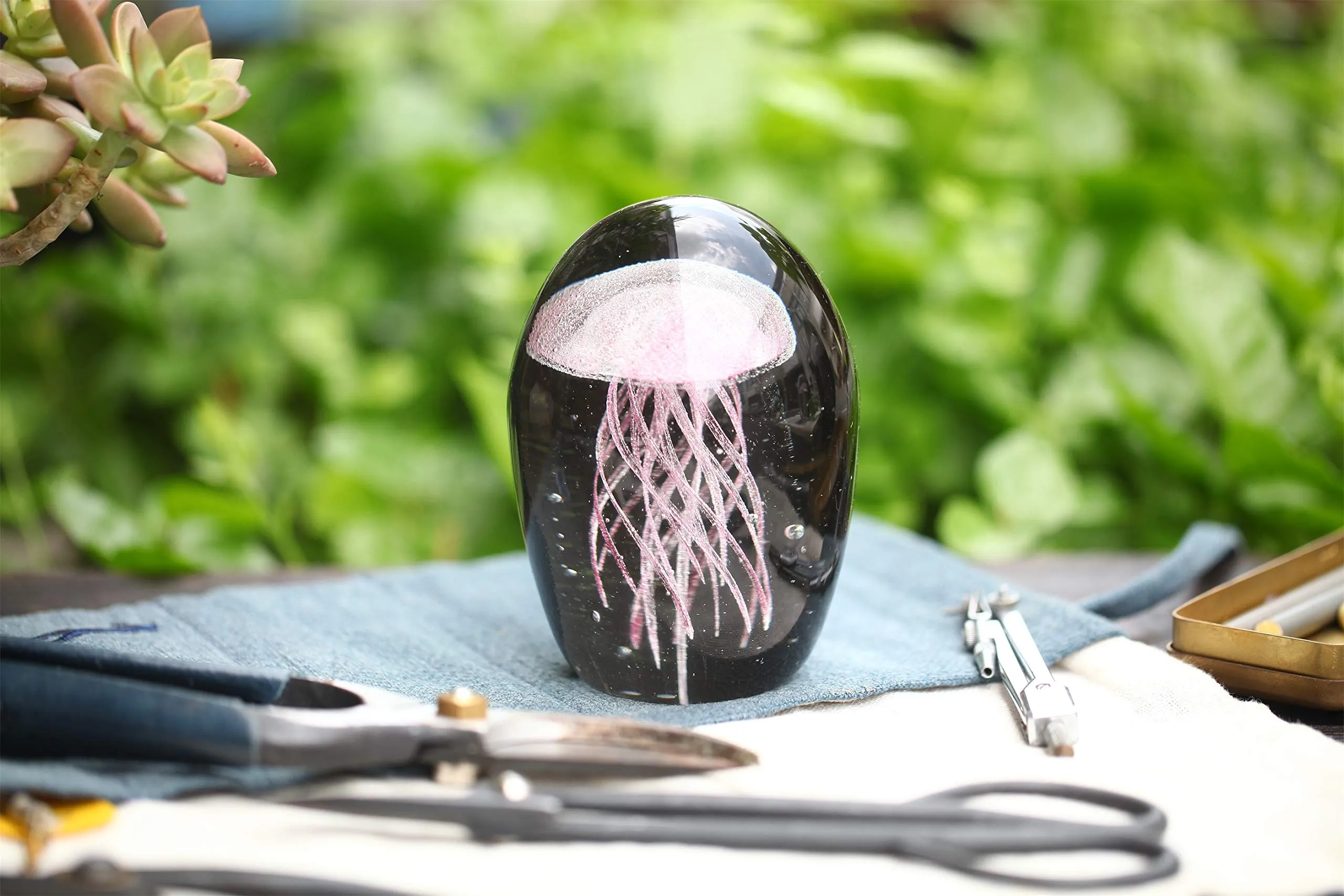 4.5 Inch Glass Jellyfish Paperweight, Glass Paperweight Figurine Glow in The Dark (Black