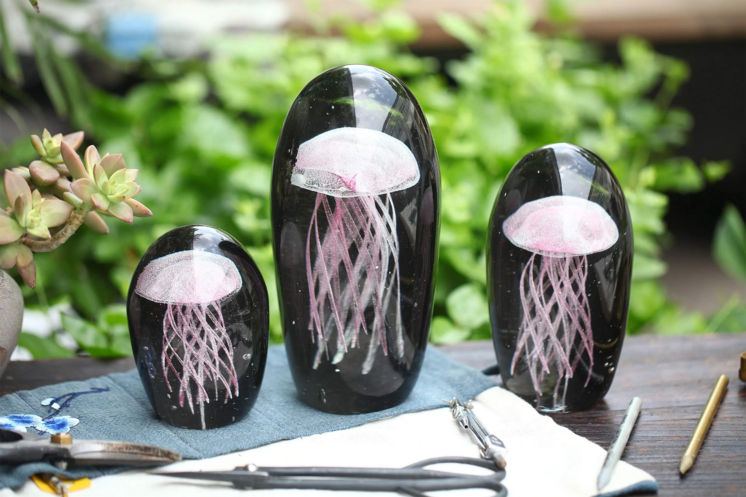 4.5 Inch Glass Jellyfish Paperweight, Glass Paperweight Figurine Glow in The Dark (Black