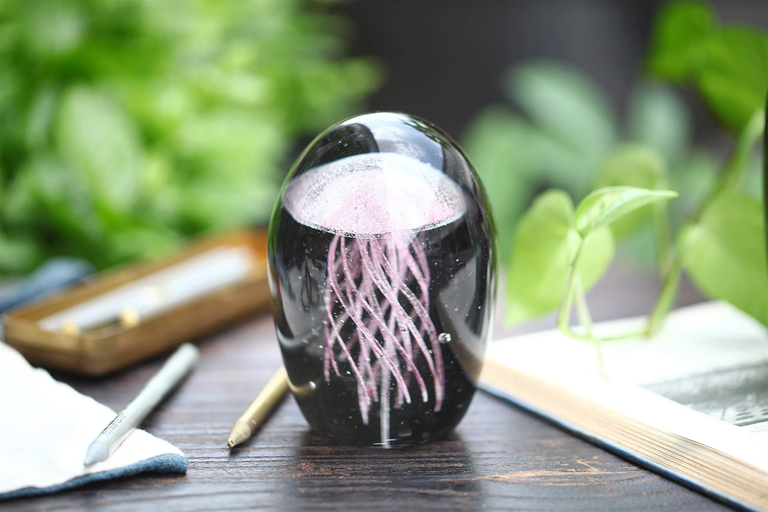 4.5 Inch Glass Jellyfish Paperweight, Glass Paperweight Figurine Glow in The Dark (Black